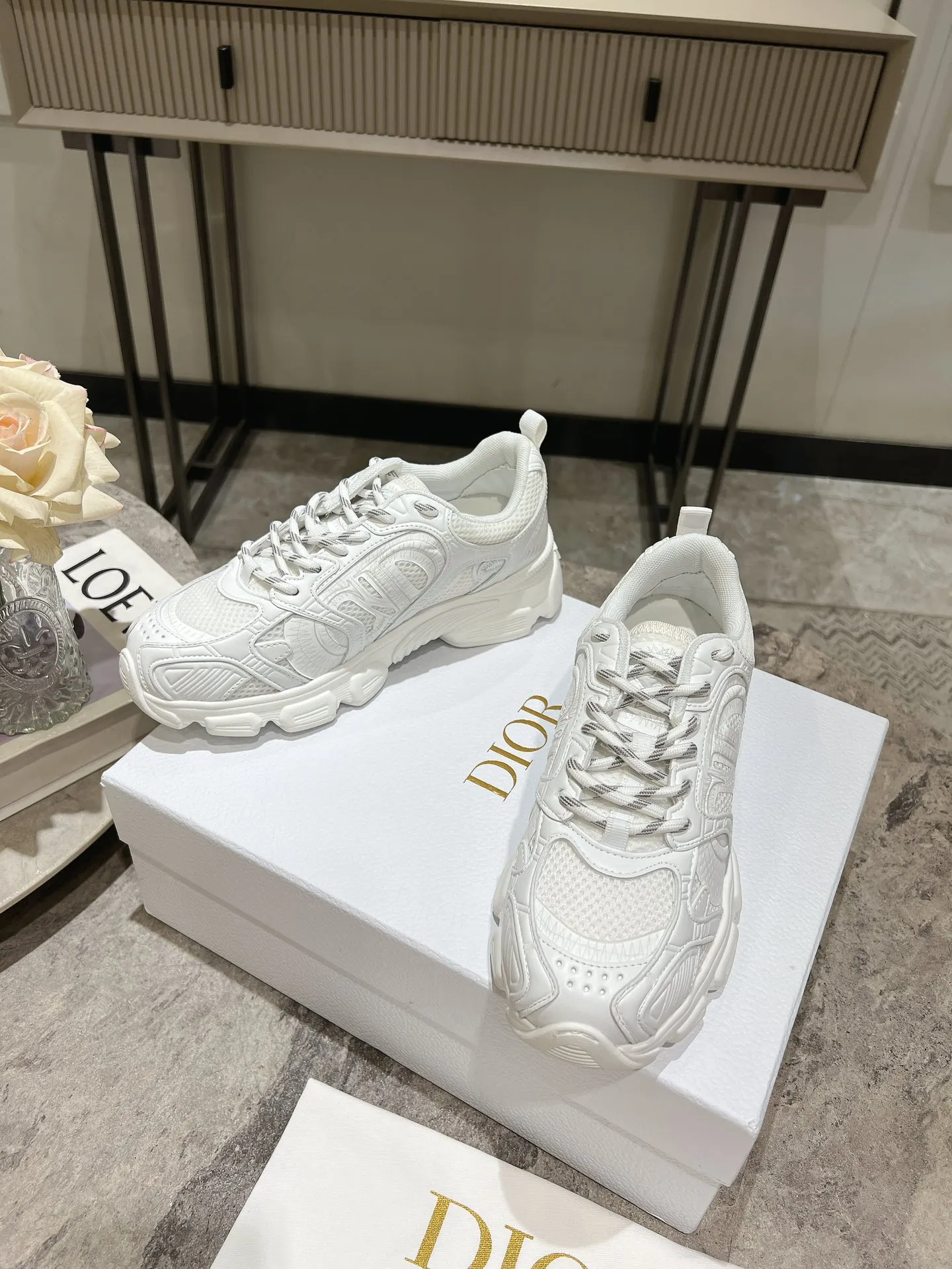 👟👟Ex-factory price 600👟👟 The latest hot model, the star model 2024 main hot product, the newly released Dior Chrono new casual sports shoes, running shoes, dad shoes are really cool, full of futuristic feeling! Really cool! Once again interpreting Dior's concept of cool fashion, the lucky star will bless you with good luck. The new EVA sole is super light and super soft! A perfect replica of the original! Fully matched material and mold! ! Women’s size: 35-39 (40.41 customized)